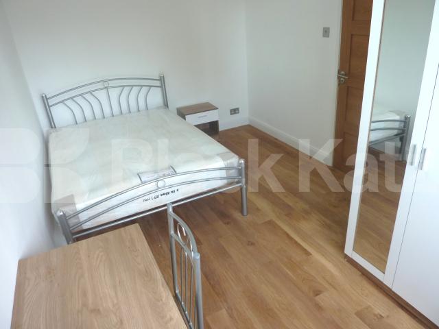 			SPACIOUS 3 BED FLAT SUITABLE FOR 4 SHARERS, 4 Bedroom, 1 bath, 1 reception Flat			 ROWSTOCK GARDENS , CAMDEN